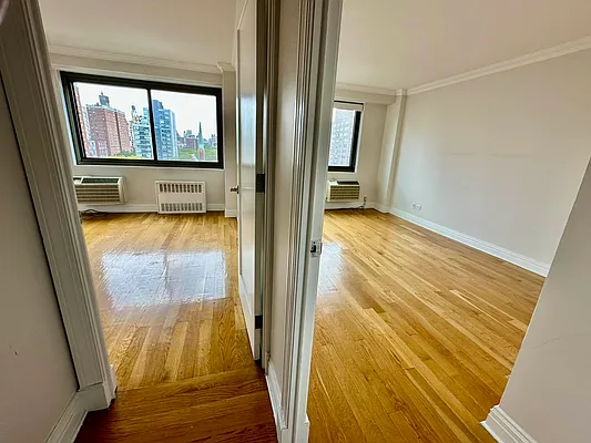 Rented by WEST SIDE FLATS | media 5