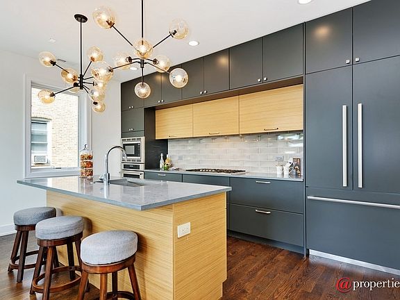 5th image of 2412 W Lyndale St #2