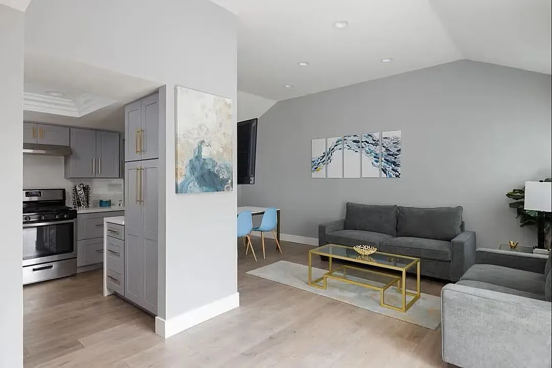2 bed, 900 sqft, $3,295 — Photo 2