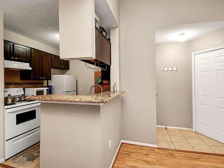3770 Lovers Wood Ln #606 — Photo 8