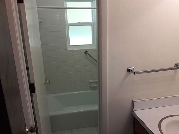 4th image of 44 Bay Dr SE