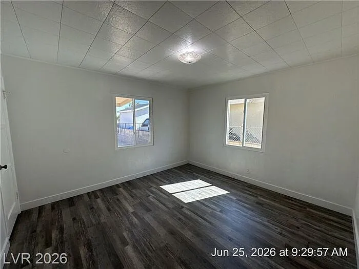 148 W Victory Rd — Photo 18