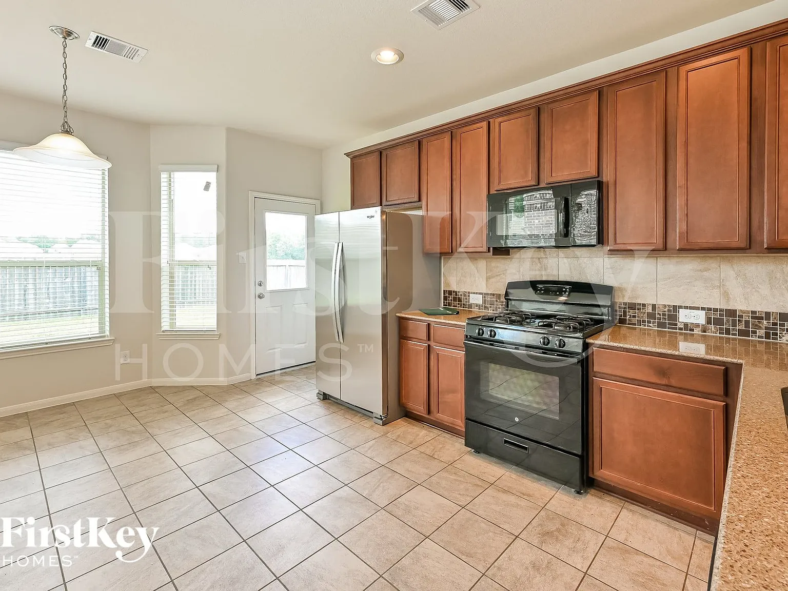 4 bed, 3.5 bath, 2268 sqft, $2,045 — Photo 3