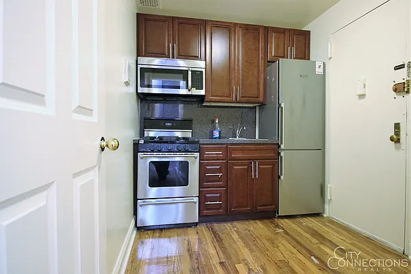 Rented by City Connections Realty | media 29