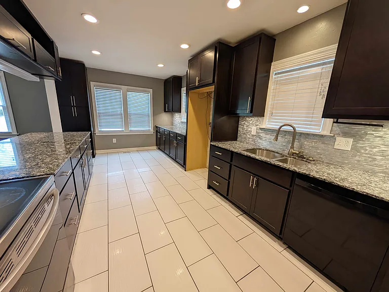 3145 NW 21st St — Photo 10
