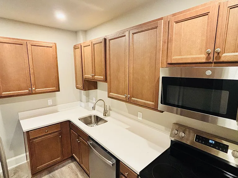718 Linden St — Photo 2