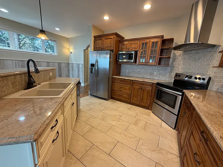 815 Parkway Dr — Photo 7
