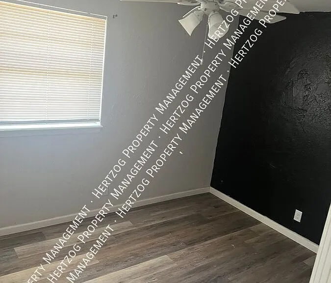 3200 El Camino St — Photo 5