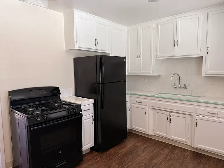 6033 1/2 Brooklyn Ave — Photo 3
