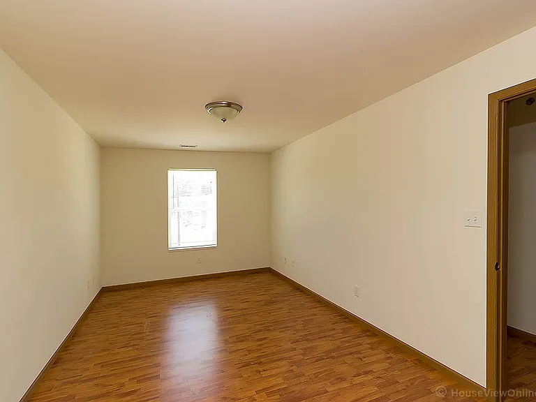915 N Frederick St — Photo 8