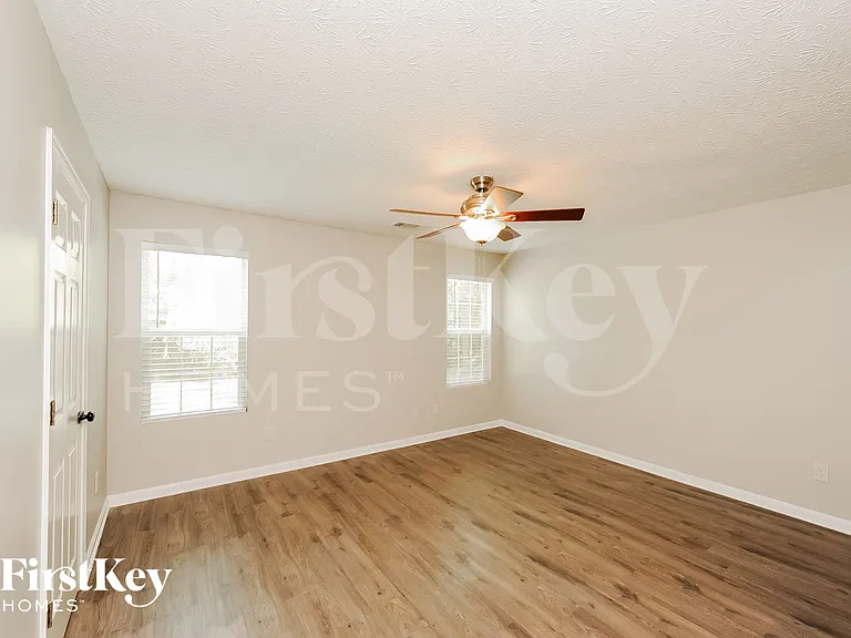 5255 Hillcrest Glenn Dr — Photo 8