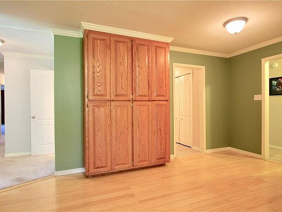 4th image of 742 Madison #8225
