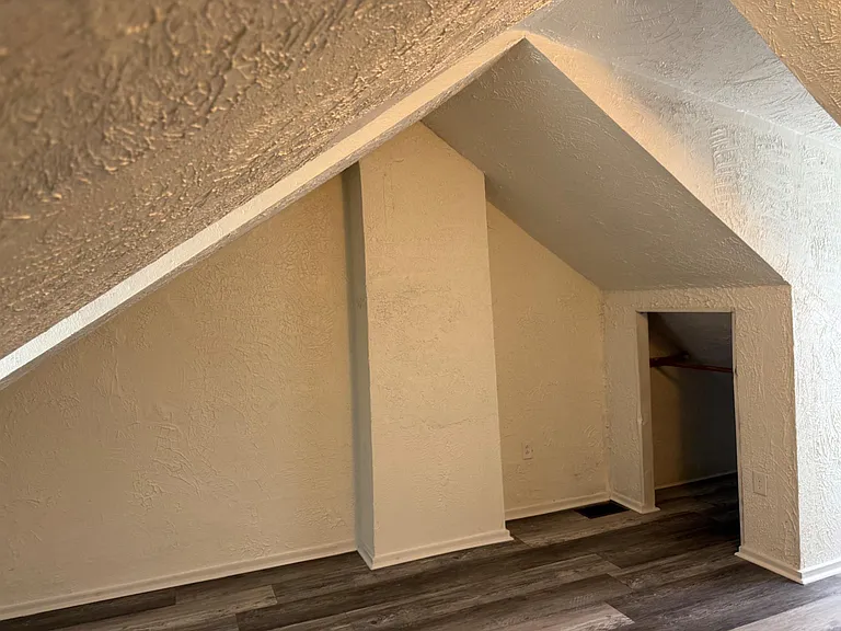 837 Locust St — Photo 10