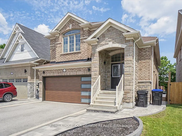 2172 Dawson Cres — Photo 3