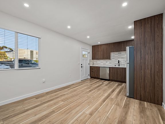 4th image of 3856 39th St #3842