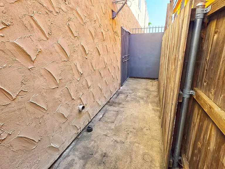 4056 Van Dyke Ave #2 — Photo 12