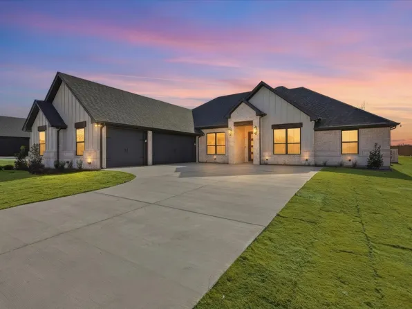 2152 Middlewood Cir, Granbury, TX 76049