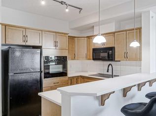 3111 N 34th Ave NW #403, Calgary, AB T2L0Y2