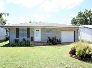 810 Maple St, Perry, OK 73077