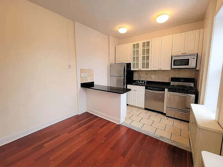 159 2nd Ave #J — Photo 2