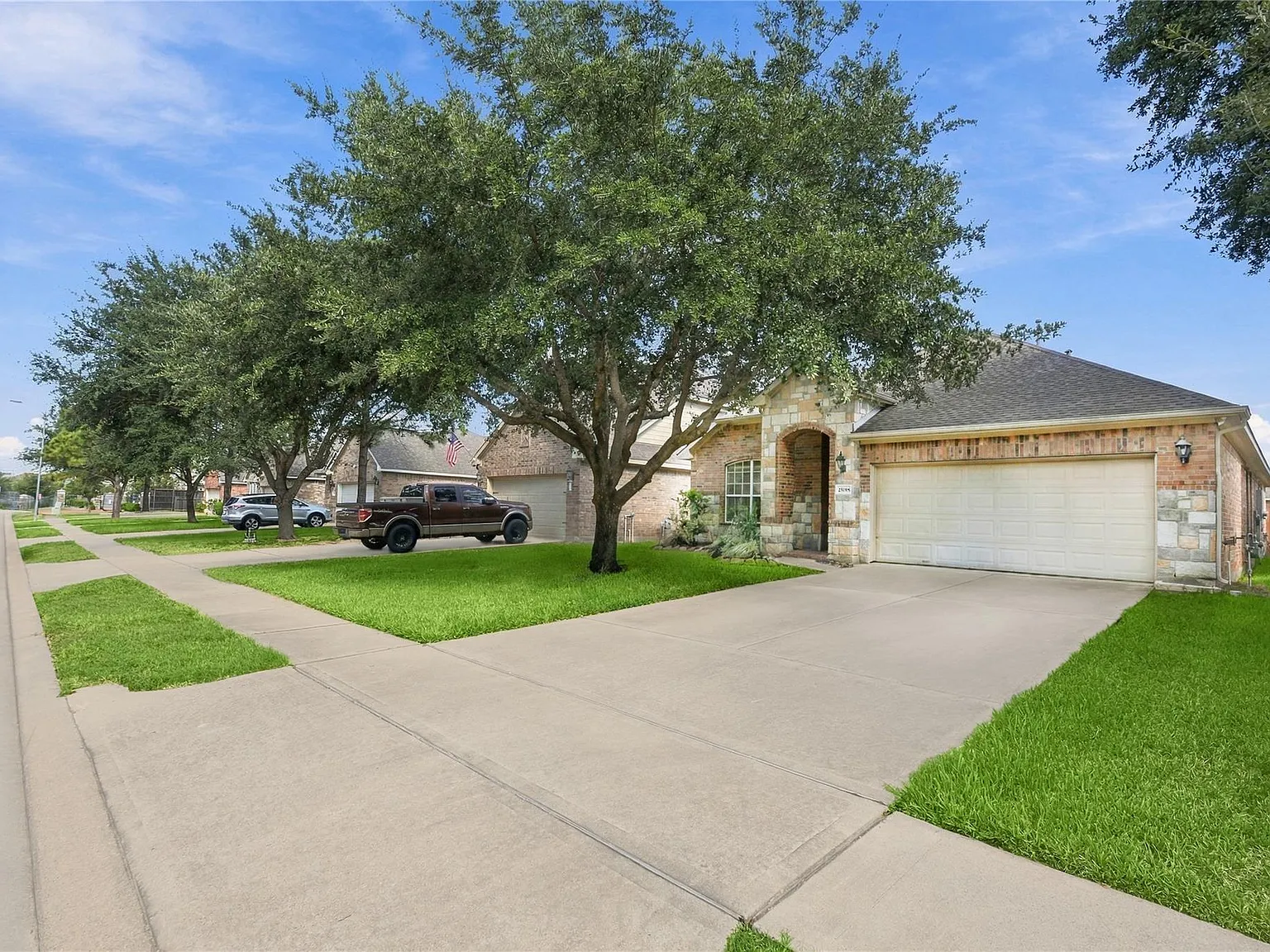 4 bed, 2.0 bath, 1955 sqft, $2,200 — Photo 4