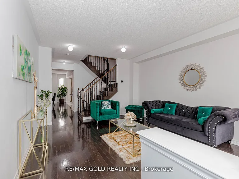 39 Chesterwood Cres — Photo 6