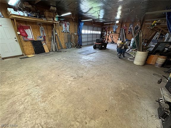 5th image of 62280 Fairview Rd