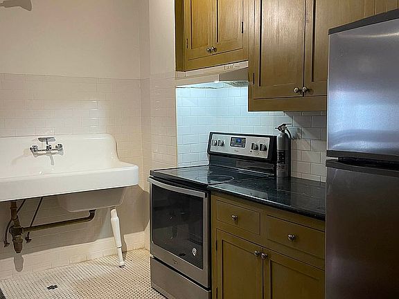 2nd image of 2305 Astoria Blvd APT 1L