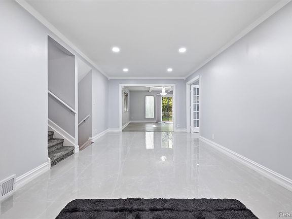 4th image of 4661 N Tuxedo Dr