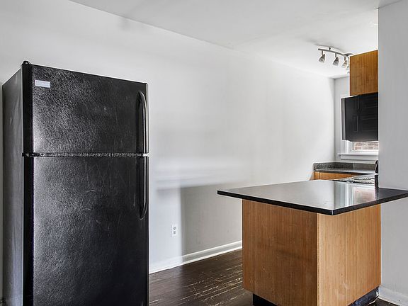 4th image of 1005 N 25th St APT 5