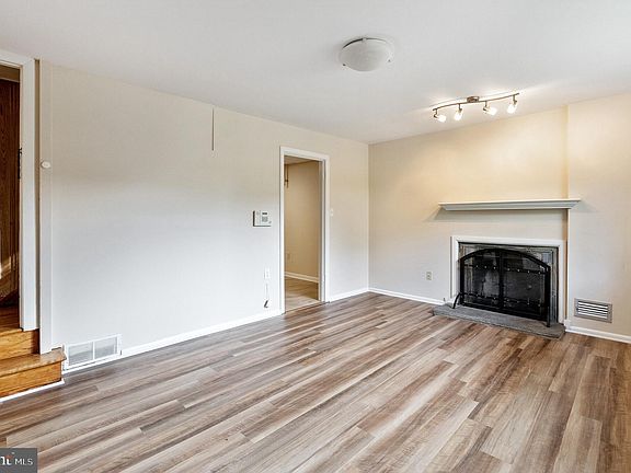 5th image of 4020 Wexford Dr