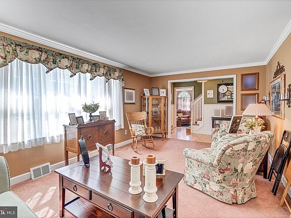 4th image of 25 Blackthorne Ln