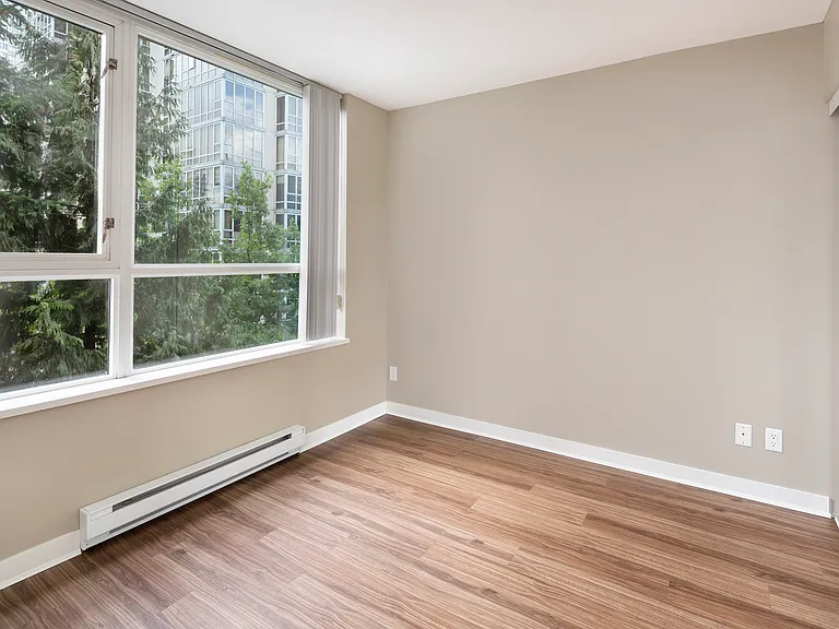 939 Beatty St — Photo 18