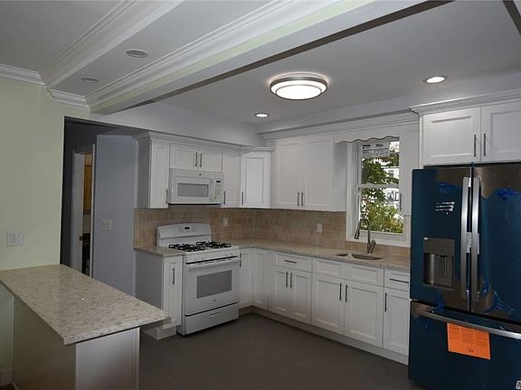 5th image of 11020 158th St