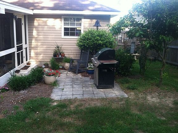 3rd image of 9817 Crestmont Cir