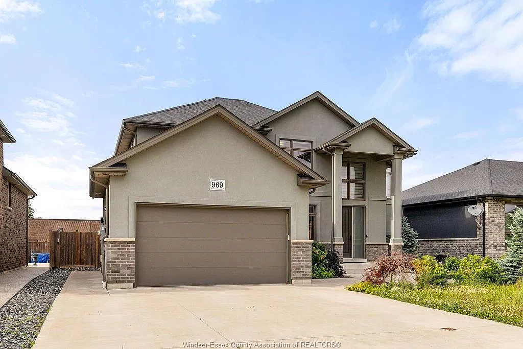 7 bed, 3.5 bath, $3,500 — Photo 2