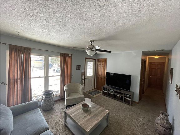 3rd image of 722 Berkley Dr