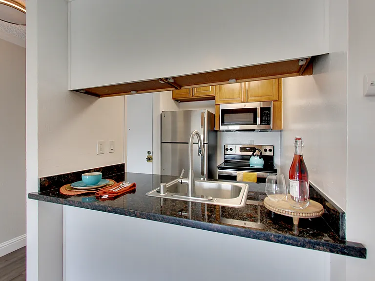 378 Van Buren - Renovated 2bed and 1bed units - Beautiful Building! — Photo 54