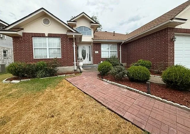 2106 Surrey Dr