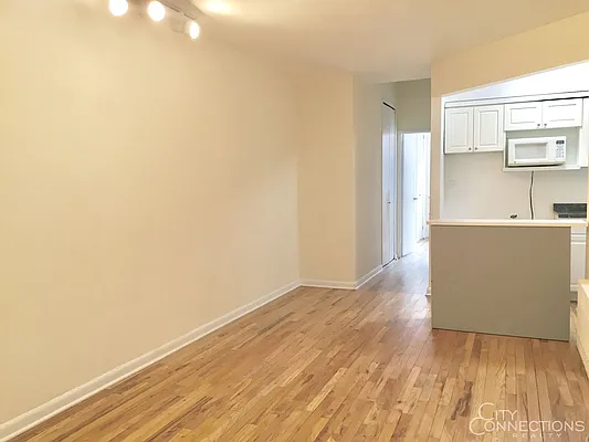 Rented by City Connections Realty | media 2