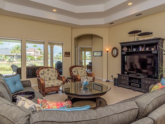 4th image of 10 Hacienda Dr