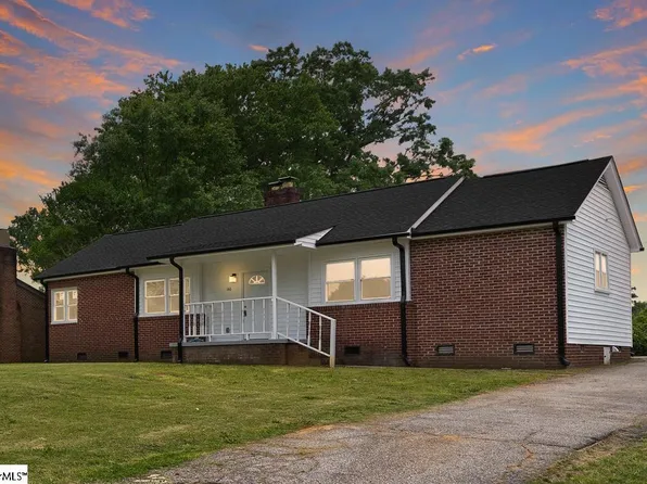 160 Dogwood Ave, Spartanburg, SC 29302