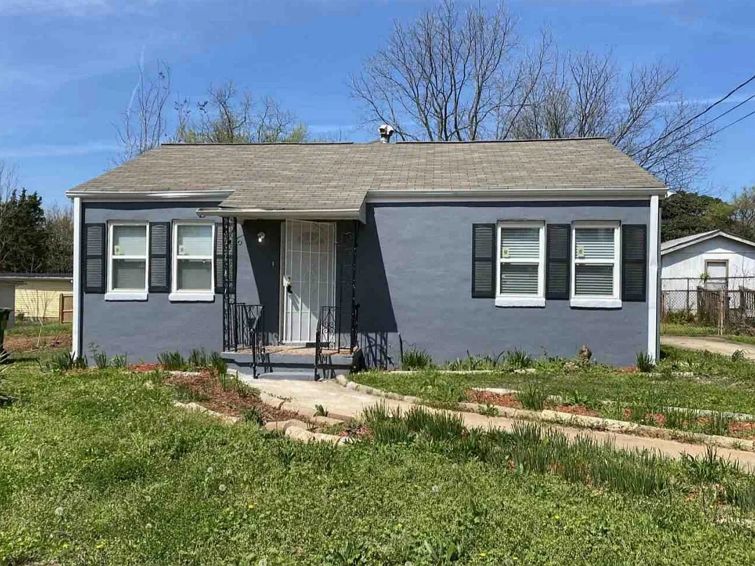 3 bed, 1216 sqft, $2,600 — Photo 1