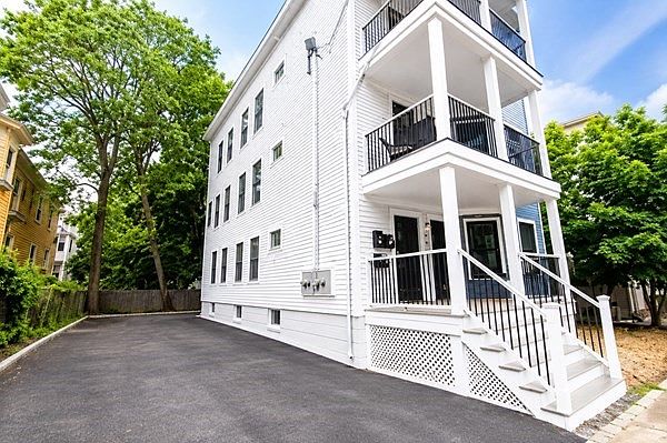 1st image of 3 Evergreen Ave #3