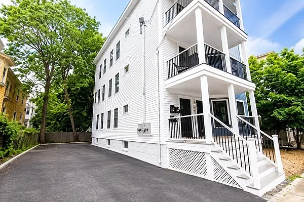3 Evergreen Ave #3
