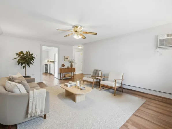 50-50C Washington Park Dr #10, Andover, MA 01810