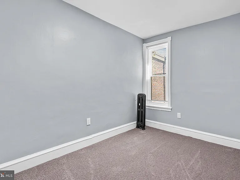 950 E Russell St — Photo 21