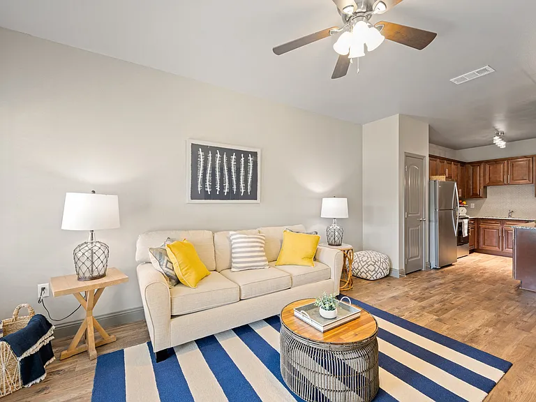 Lake Villas Apartments — Photo 6