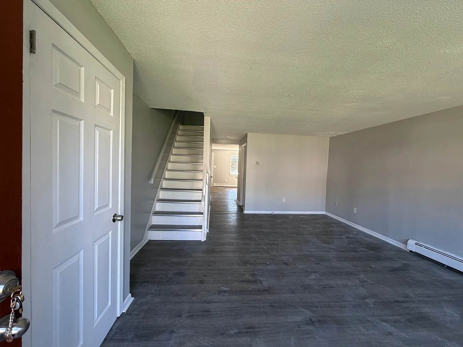 3 bed, 1.5 bath, $1,650 — Photo 2