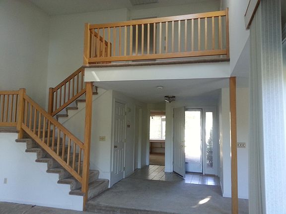 5th image of 20 Walden Pond Dr